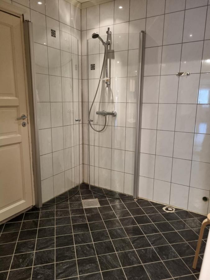 Stor Leilighet Med 4 Senger Sentralt I Forde Exterior foto