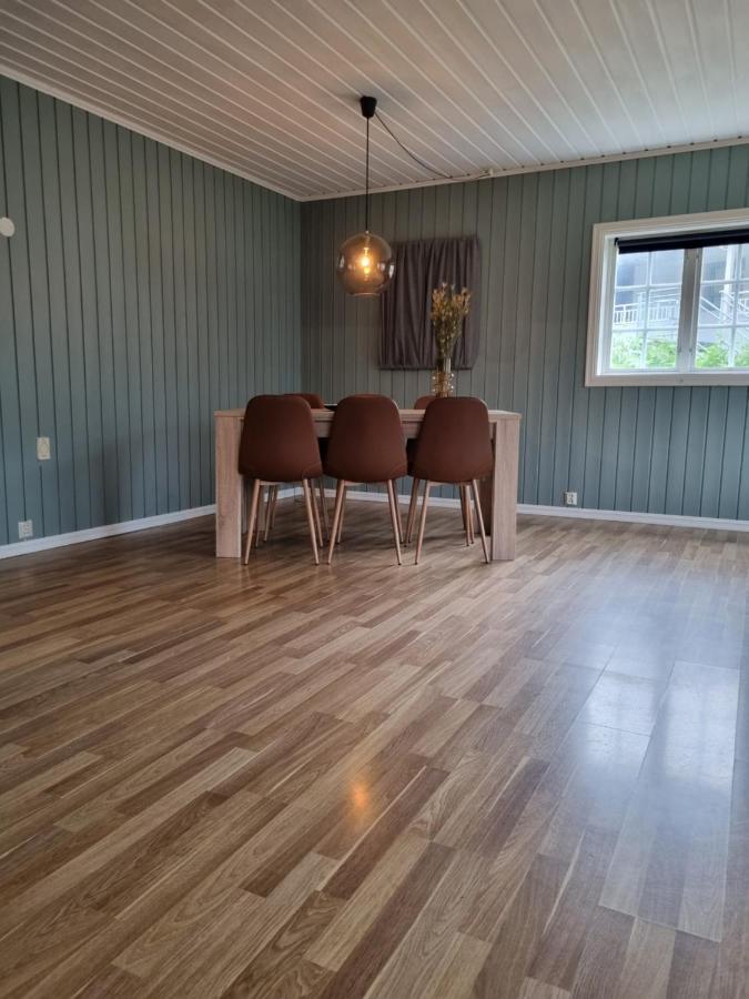 Stor Leilighet Med 4 Senger Sentralt I Forde Exterior foto